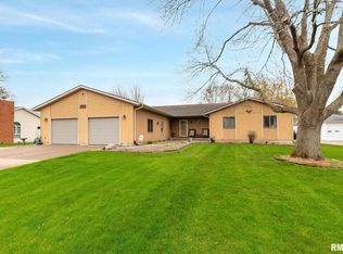 211 S 27th Ave, Eldridge, IA 52748