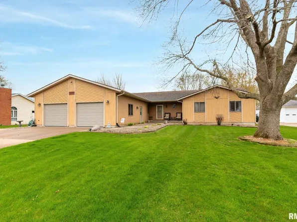 211 S 27th Ave, Eldridge, IA 52748