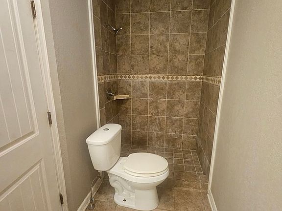 3rd image of 133 S Chicago Ave #1