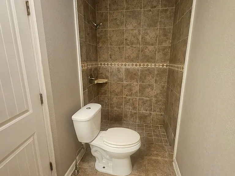 133 S Chicago Ave — Photo 3