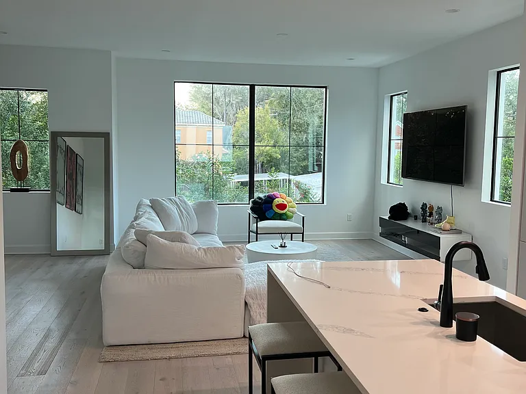 2851 W Gandy Blvd #11 — Photo 1