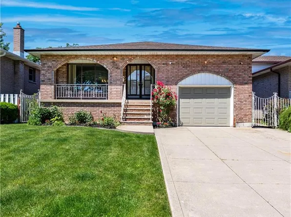 102 Markson Cres, Hamilton, ON L8T 4W4