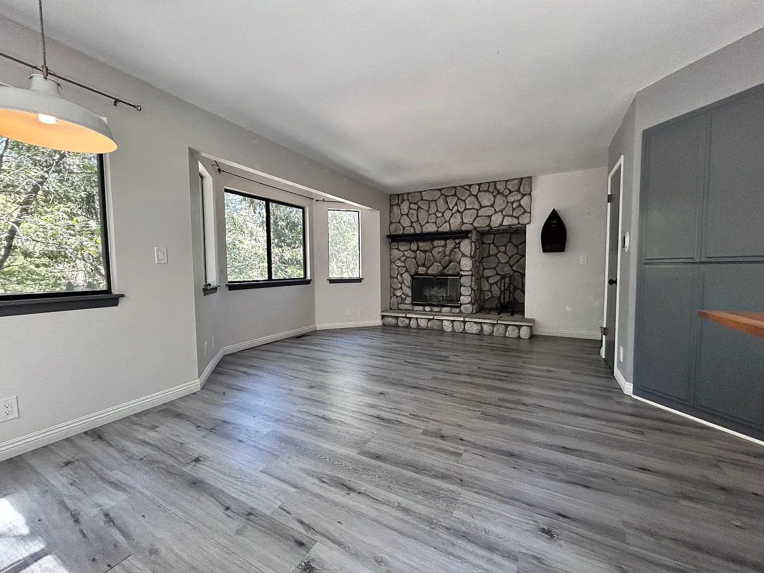 2 bed, 1.5 bath, 836 sqft, $1,695 — Photo 2