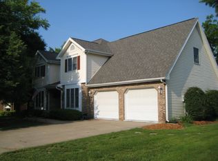 2208 Oakwood Pl, Charleston, IL 61920