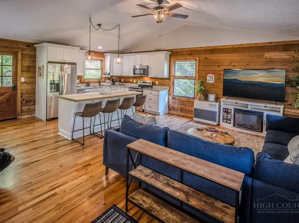 239 Dutch Treat Road, Banner Elk, NC 28604