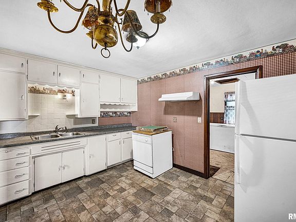 5th image of 724 E Division Ave