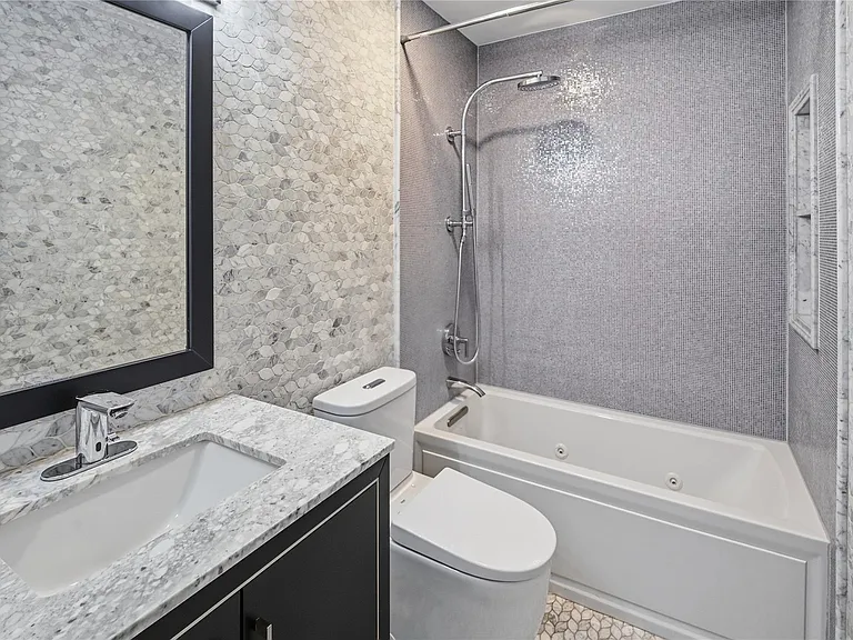 6811 Brighton Hill Ln — Photo 19