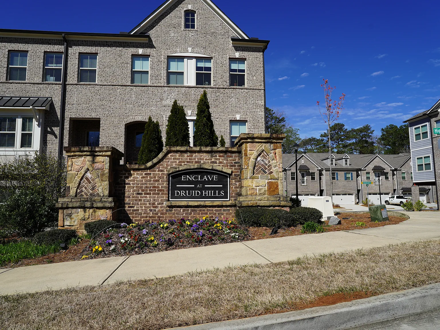 4 bed, 2.5 bath, 2432 sqft, $3,690 — Photo 2