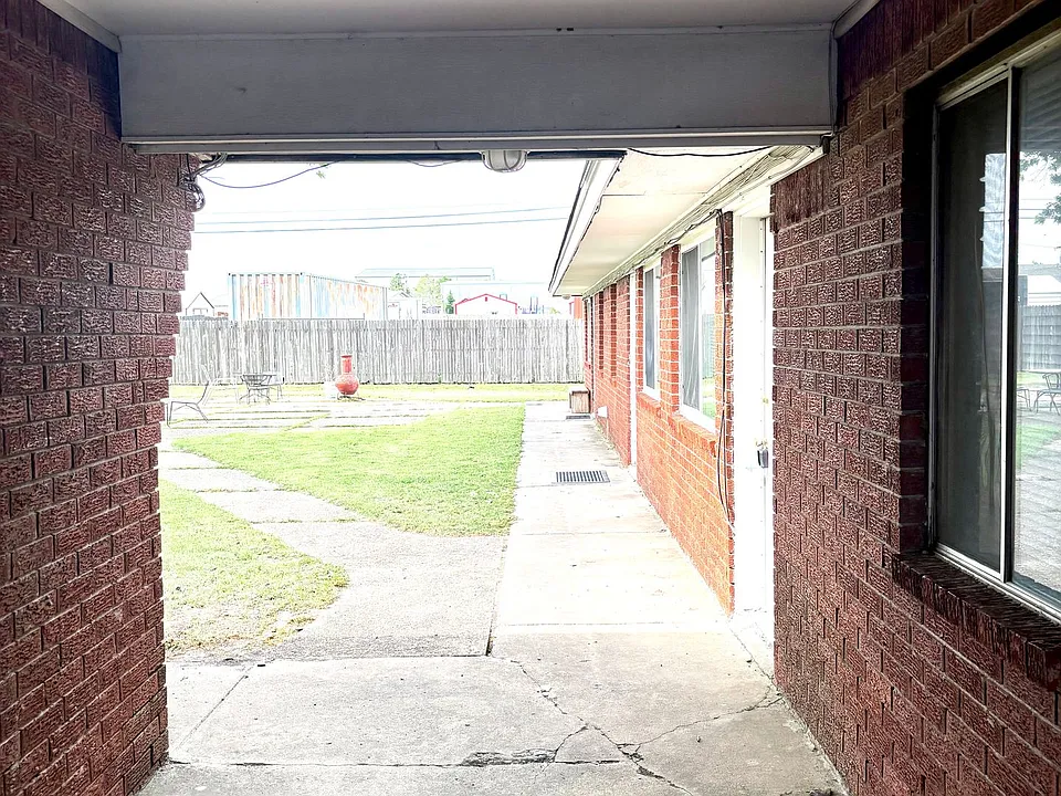 Americana Apartments
