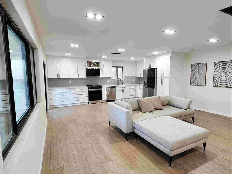 7129 Saranac St #7129 — Photo 12