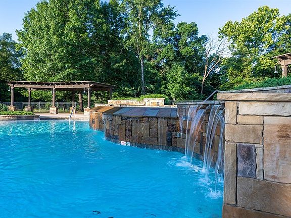 4th image of 43 Toscana Cir