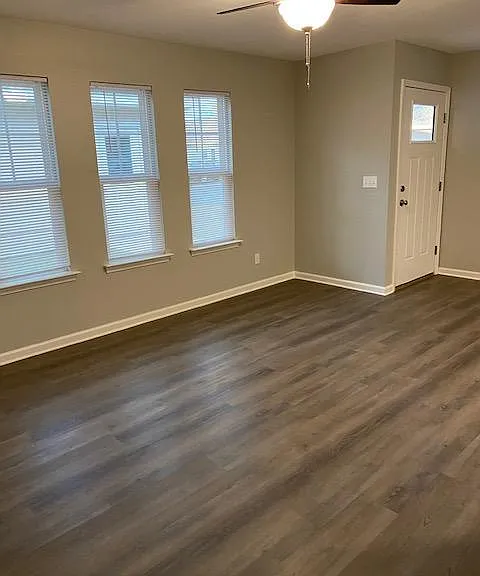 4710 W Fairfield Dr — Photo 3
