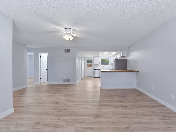 5th image of 951 Iowa Ave APT 1