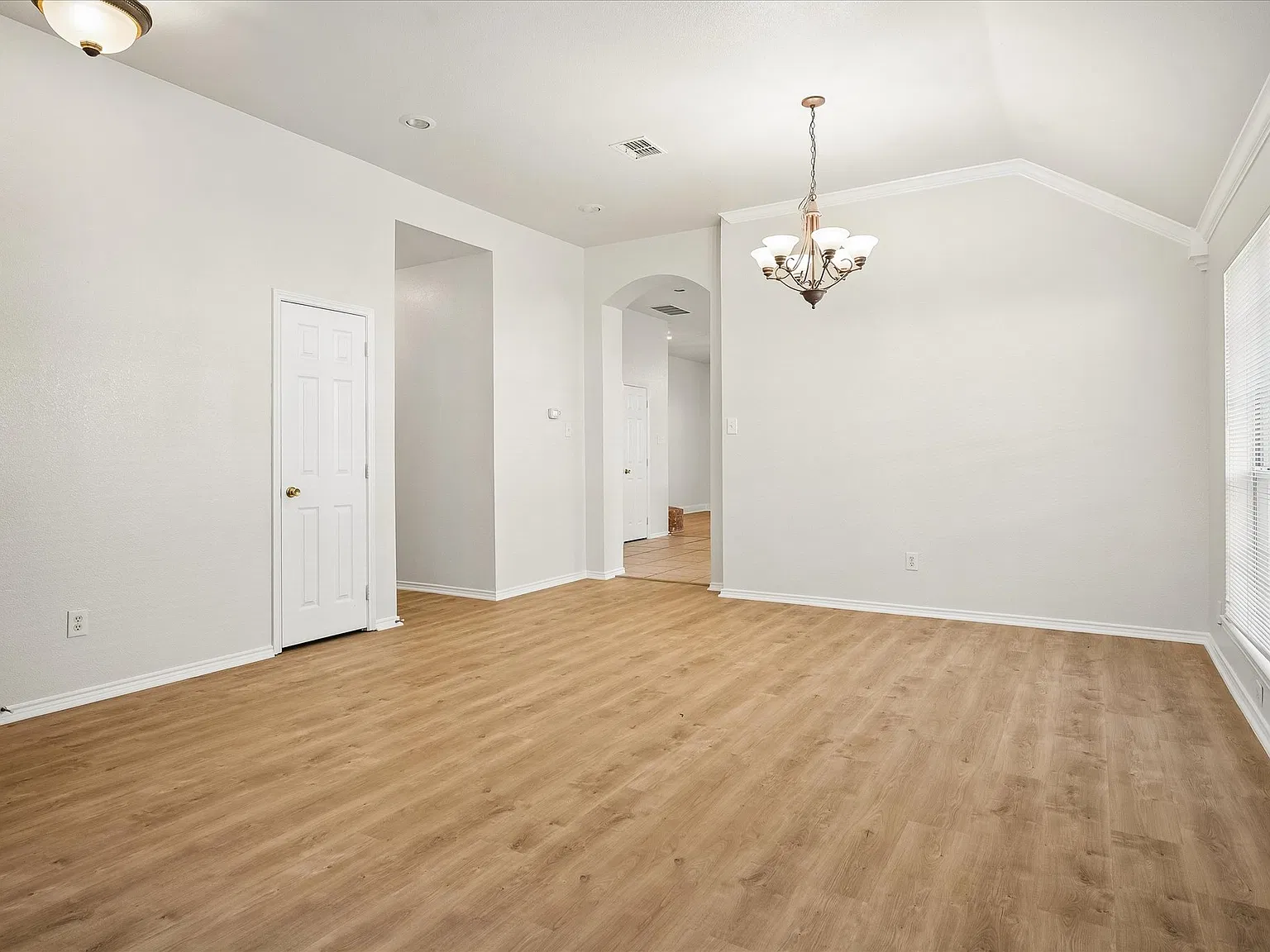 4 bed, 2169 sqft, $2,600 — Photo 4