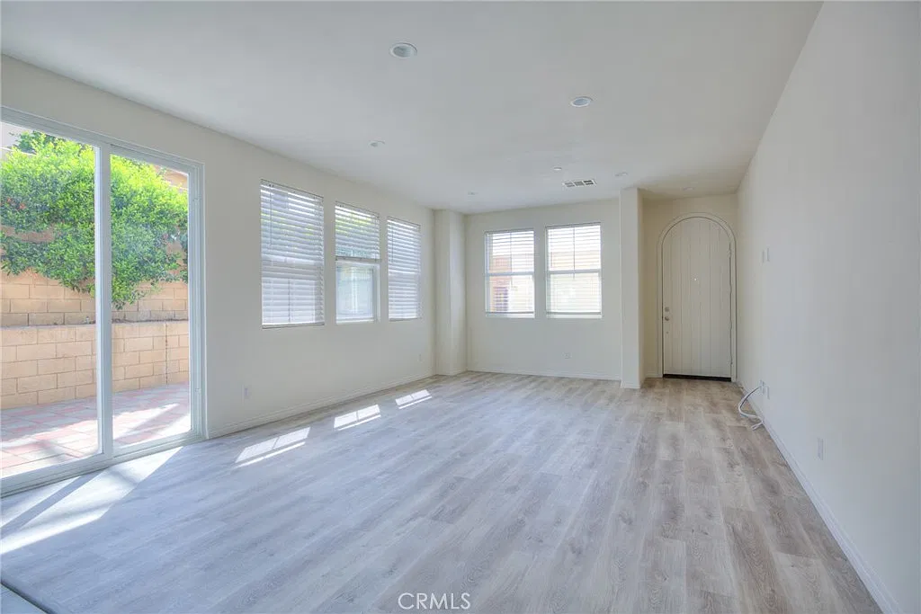 4 bed, 3.5 bath, 1740 sqft, $4,000 — Photo 4