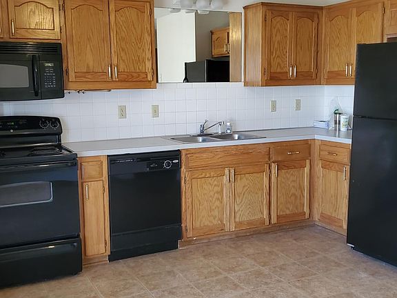 3rd image of 403 SW Joy Ct #403