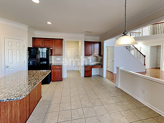 5th image of 407 Pinoak Dr