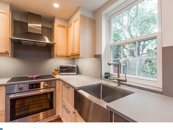 5th image of 1134 Waverly St #R3