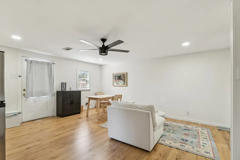 Studio, 580 sqft, $1,200 — Photo 4