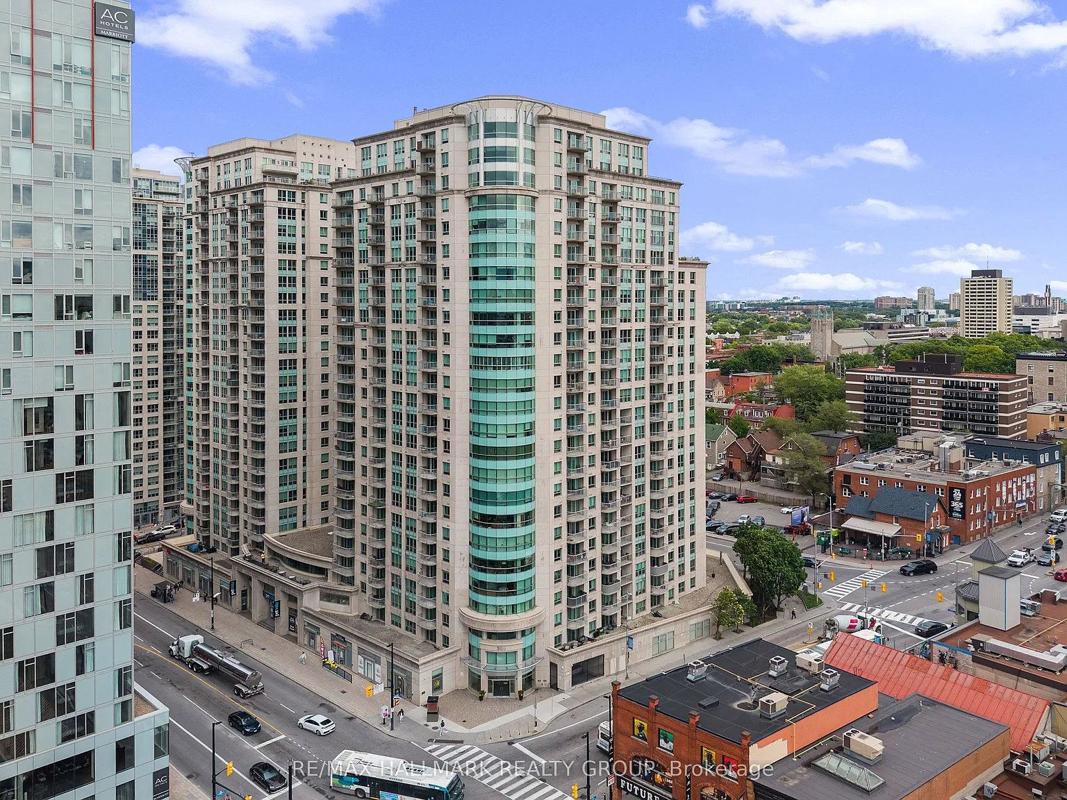 200 Rideau St — Photo 1