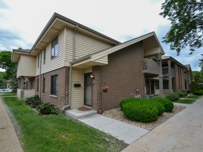 1647 South Carriage LANE #13, New Berlin, WI, 53151