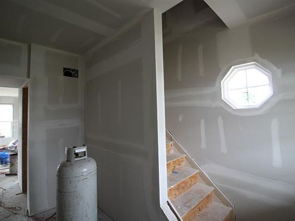 4th image of 1312 Orchard Dr