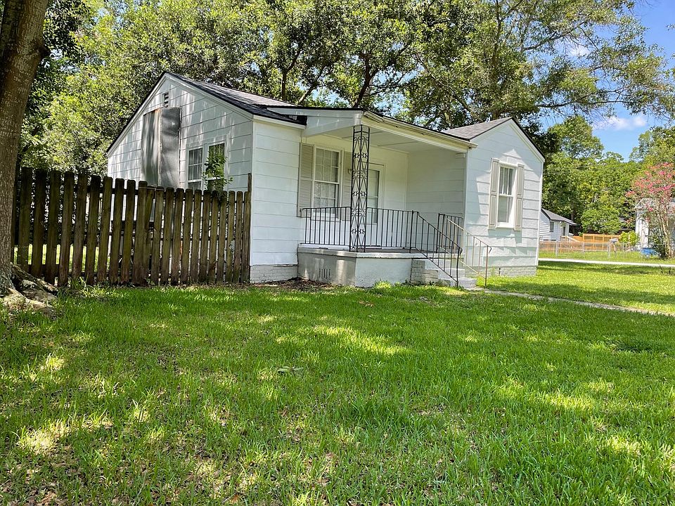 2747 Constitution Ave - $1600 Per Month. Available Now! Showing This Friday from 5:15-6 pm.