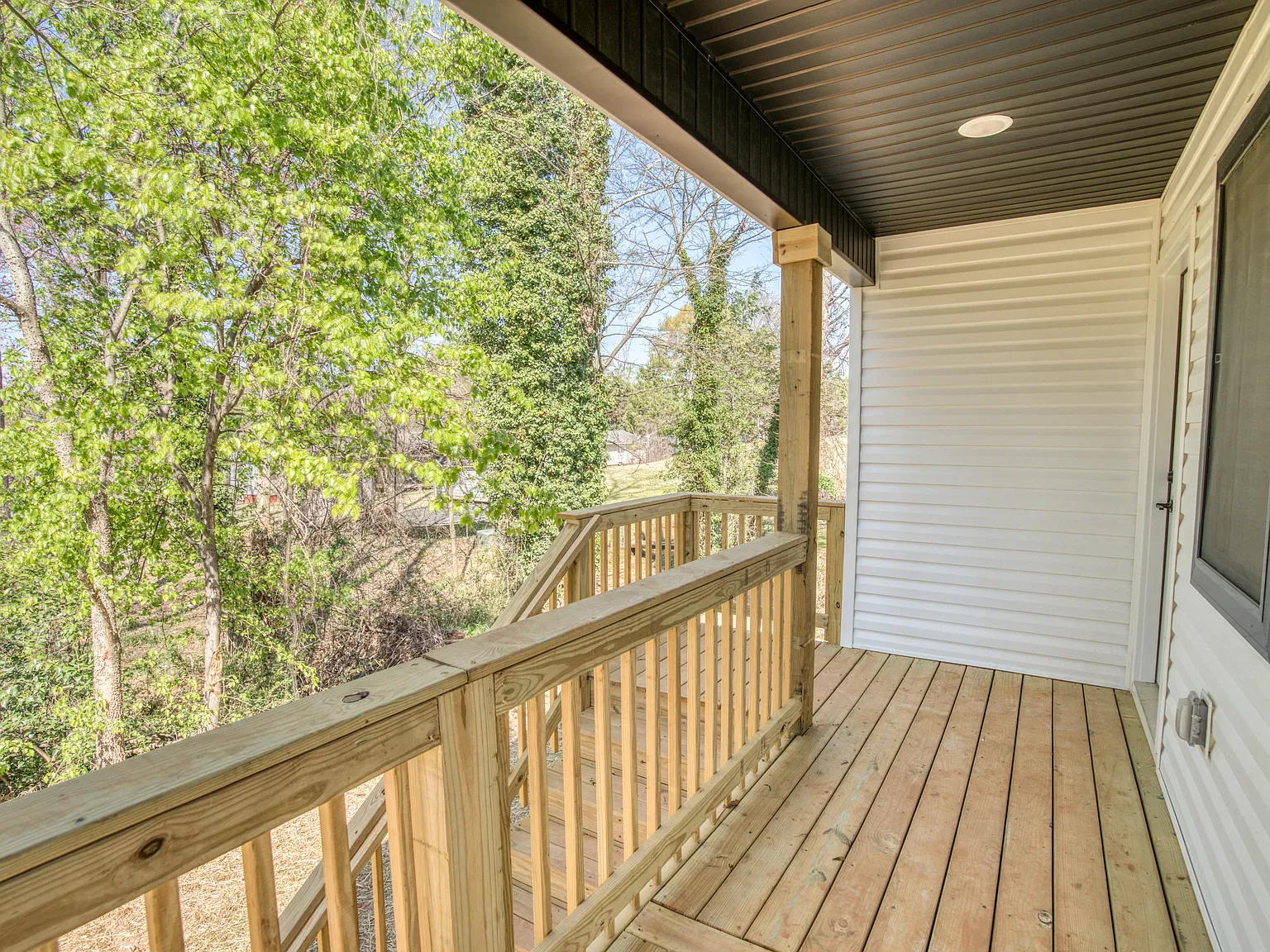 3 bed, 1300 sqft, $1,650 — Photo 2