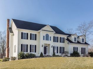 10 Partridge Ln, Branford, CT 06405