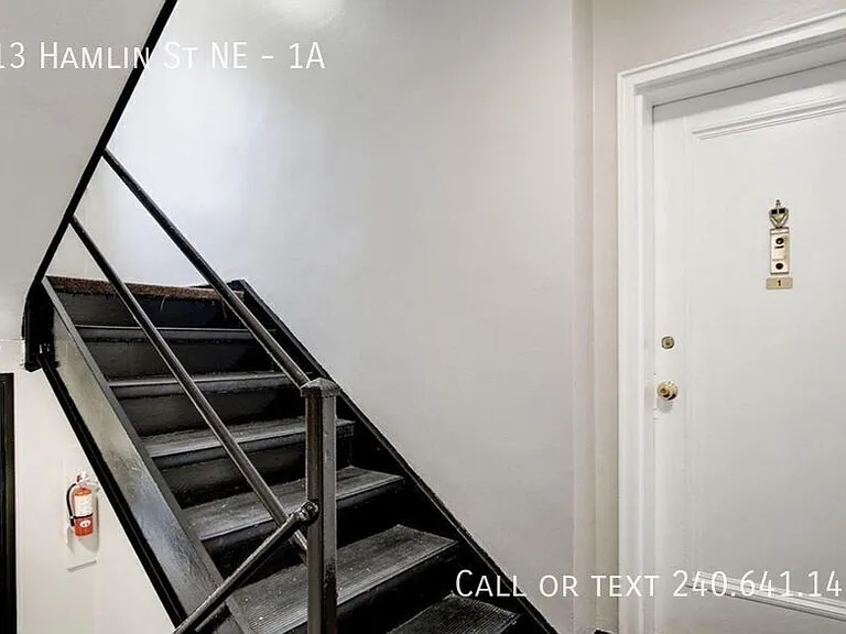613 Hamlin St NE #1A — Photo 15