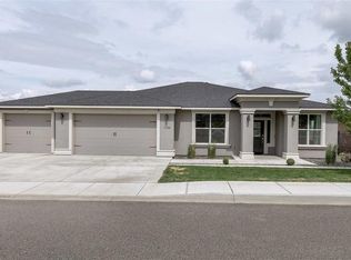 1744 W 52nd Ave, Kennewick, WA