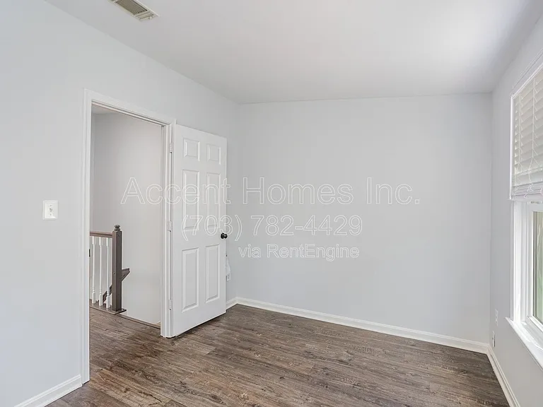 7301 Castleberg Ct — Photo 24