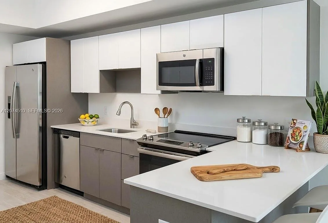 26 Edgewater Condo — Photo 1