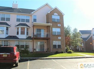 605 Hampshire Dr, North Brunswick, NJ 08902