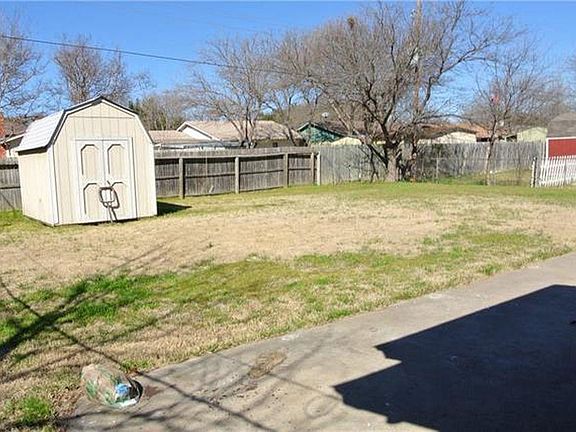4th image of 816 SW Hillside Dr