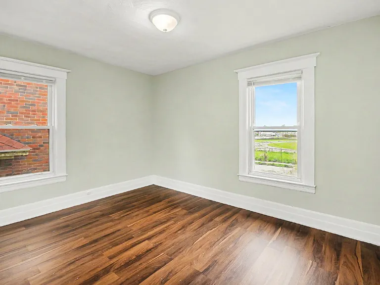 242 Ferris St — Photo 13