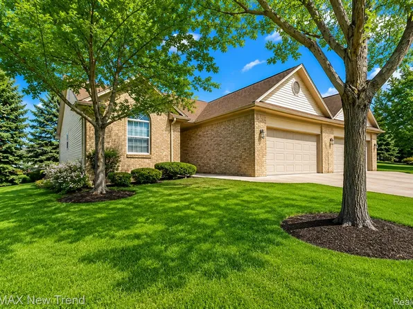 2191 Pleasant Dr, Walled Lake, MI 48390