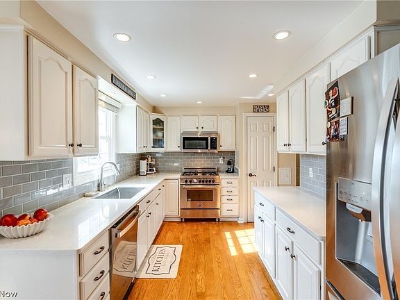 5th image of 2308 Glenn Echo Dr