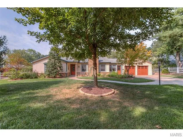 501 Iris Ln photo 1