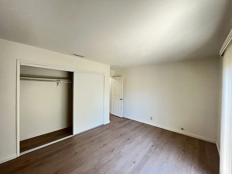 926 S Essex Rd — Photo 11