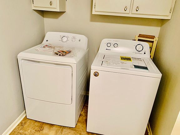 3rd image of 2727 Greenbriar Dr APT C