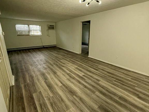 4th image of 369 Shields Rd #1
