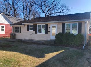 707 W Cherry St, Carlinville, IL 62626