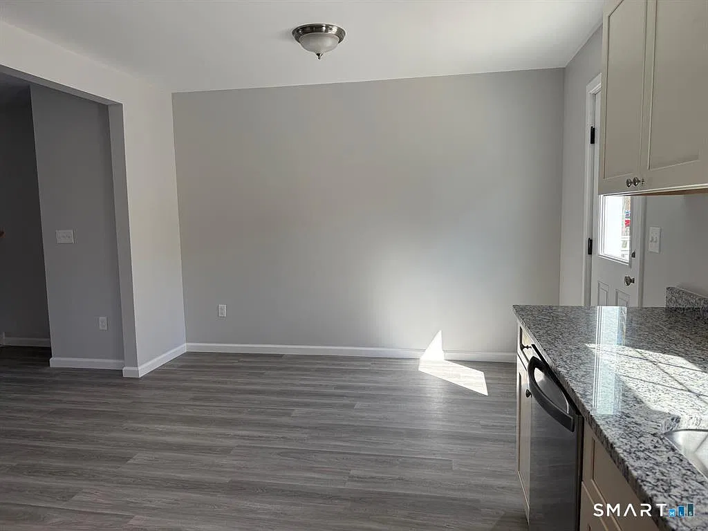 2 bed, 1.5 bath, 1100 sqft, $2,500 — Photo 3