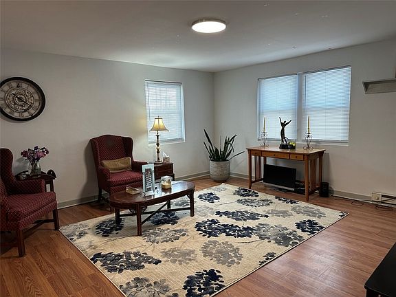 5th image of 409 E Franklin St