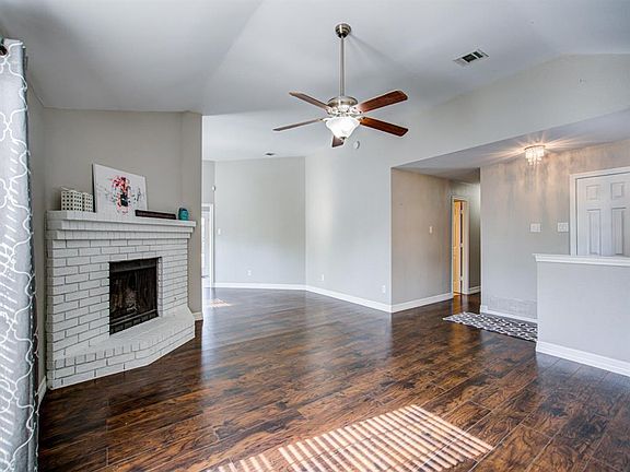 5th image of 618 Aldenwood St