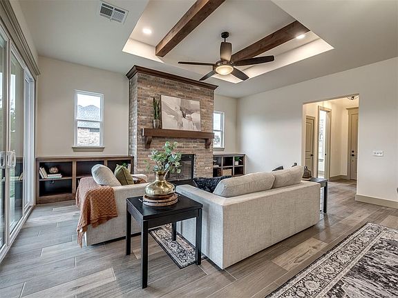 5th image of 1212 Twin Oaks Dr