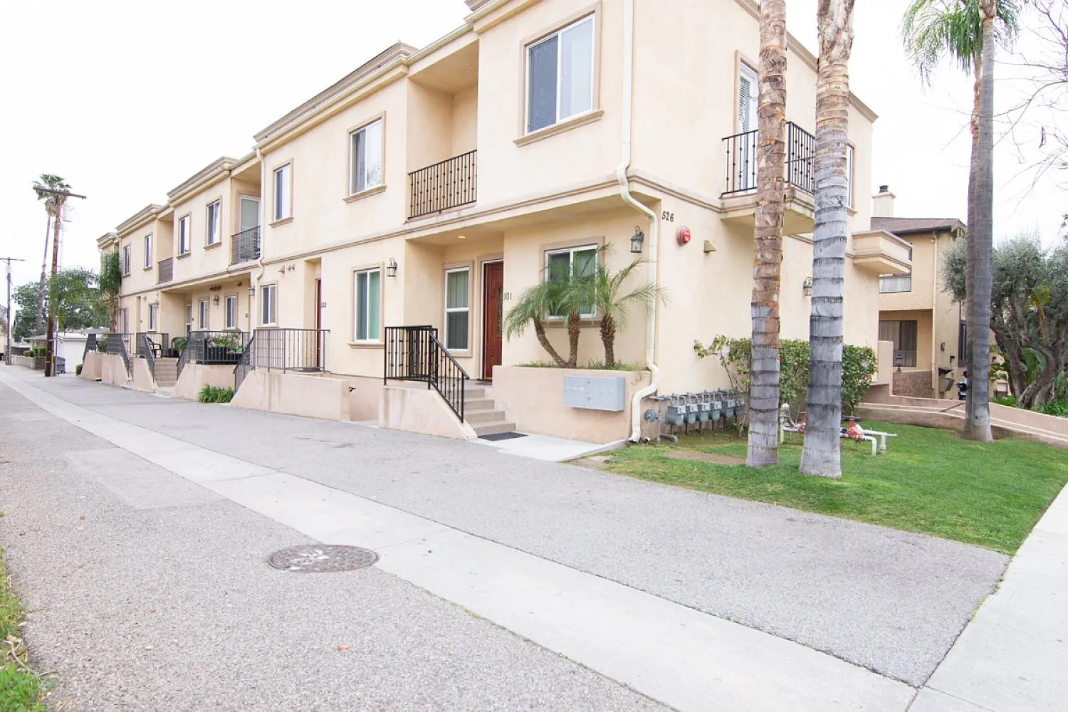 3 bed, 1260 sqft, $3,950 — Photo 1