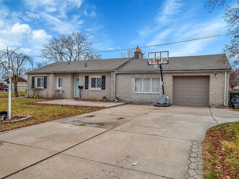 1st image of 21200 Ardmore Park