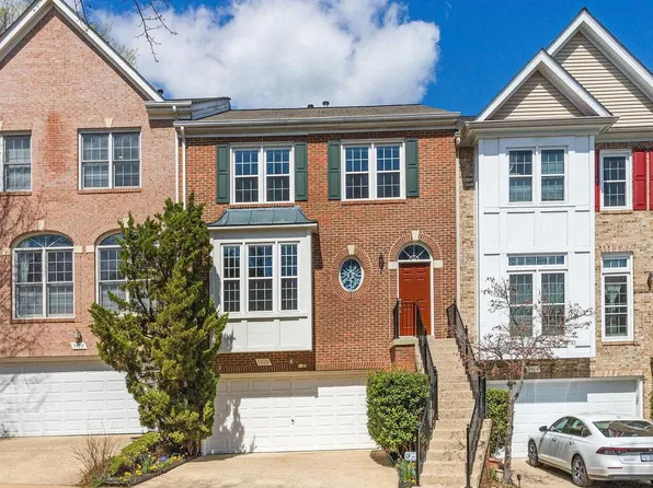 9420 Regency Crest Dr, Vienna, VA 22181